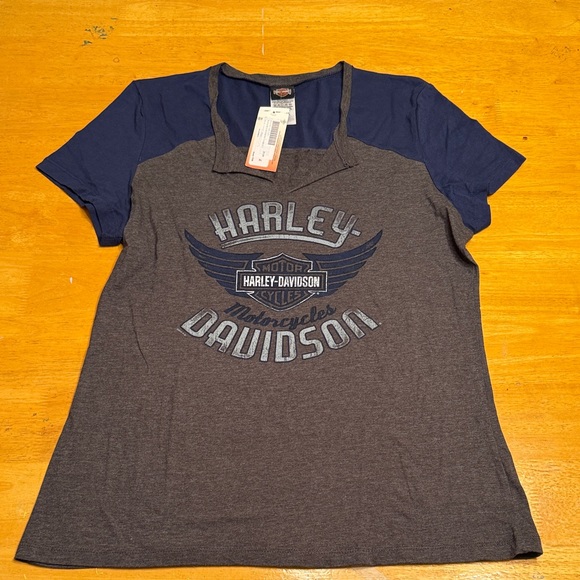 Harley-Davidson Tops - Harley Davidson women’s dealership v-neck t-shirt. X-Large. New with tag